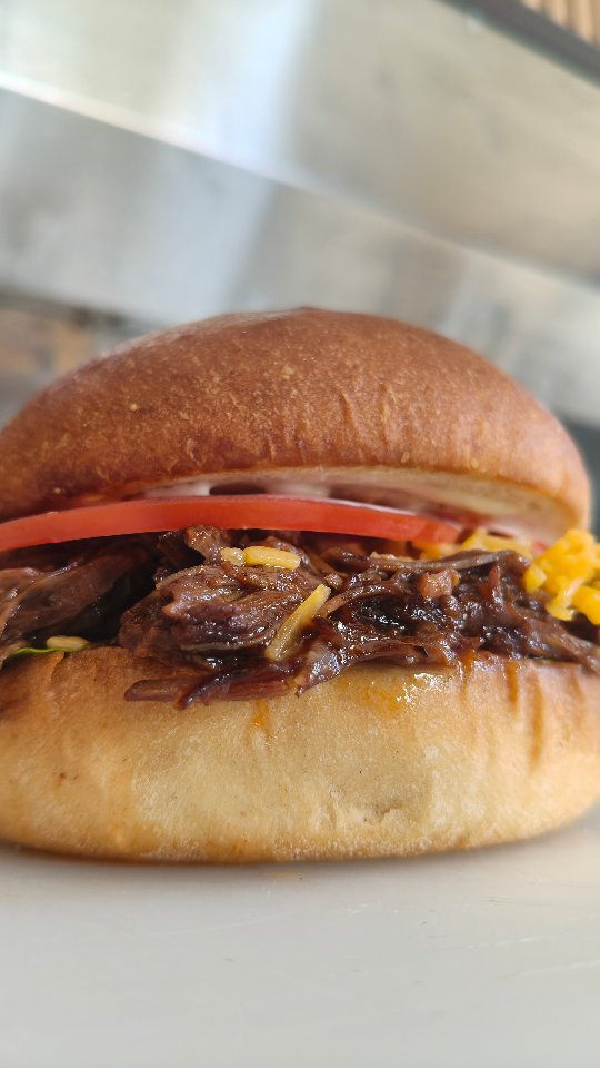 Bertha s'est fait une nouvelle beauté mais qu'est-ce qu'on peut bien faire dedans ? Dans food truck, y a "food" non ? #foodtrucks #bordeauxfood #bbq